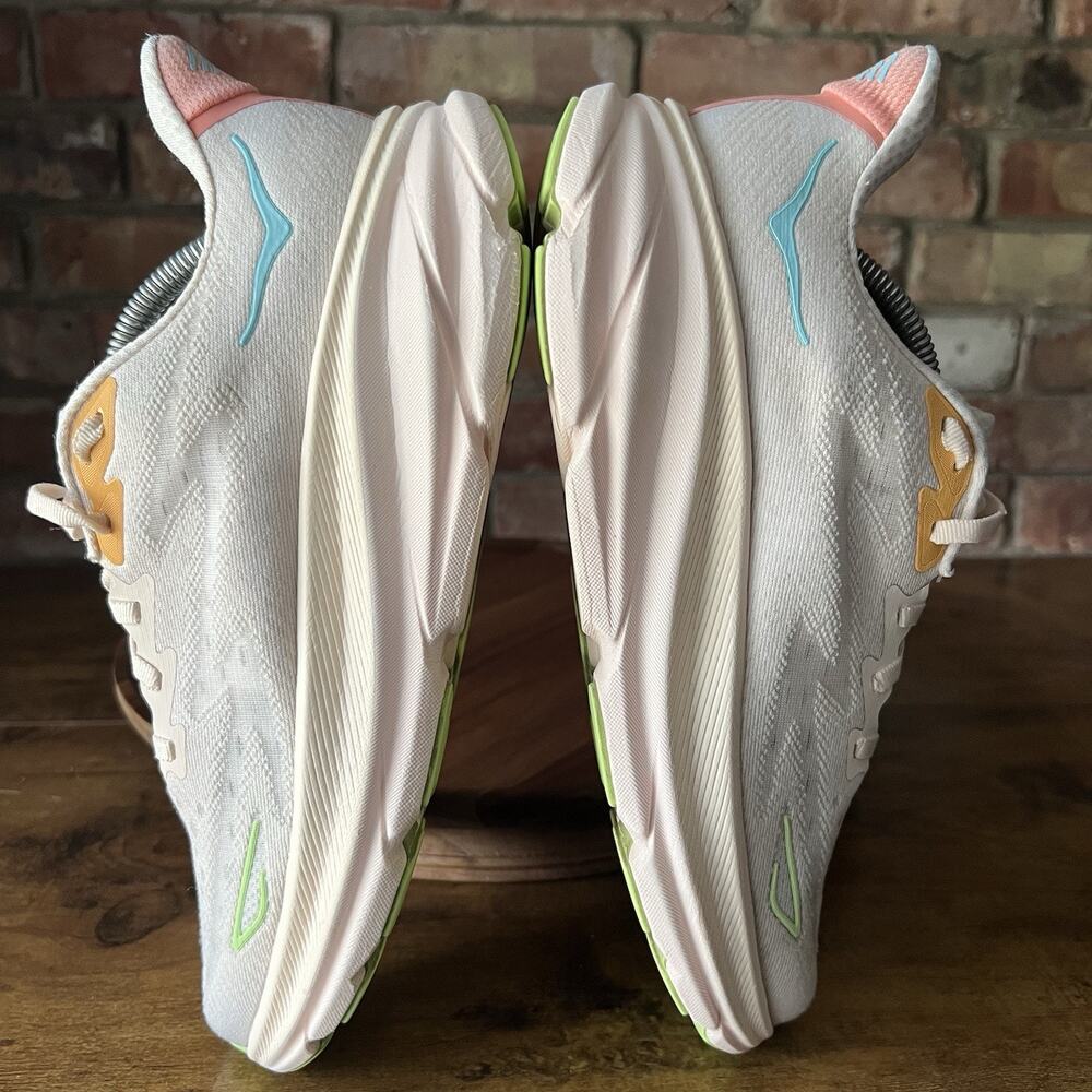 Hoka One One Clifton 9 Women's 7 Max Cushion Vanilla Running Shoes Sneakers - Picture 3 of 16